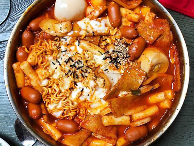 Cách làm lẩu tokbokki phô mai Hàn Quốc