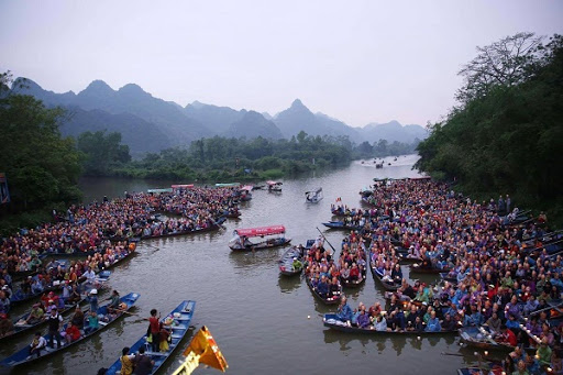 Lễ hội chùa Hương bao gồm phần lễ và phần hội