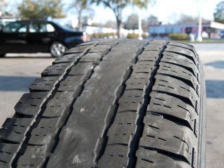 Bạn sẽ phải thay ngay lốp xe đã bị mòn để đảm bảo an toàn khi tham gia giao thông