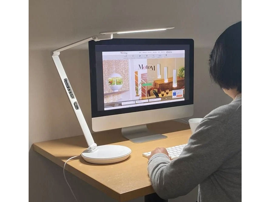 Sử dụng loại bóng đèn không đủ ánh sáng sẽ làm trẻ bị cận thị.