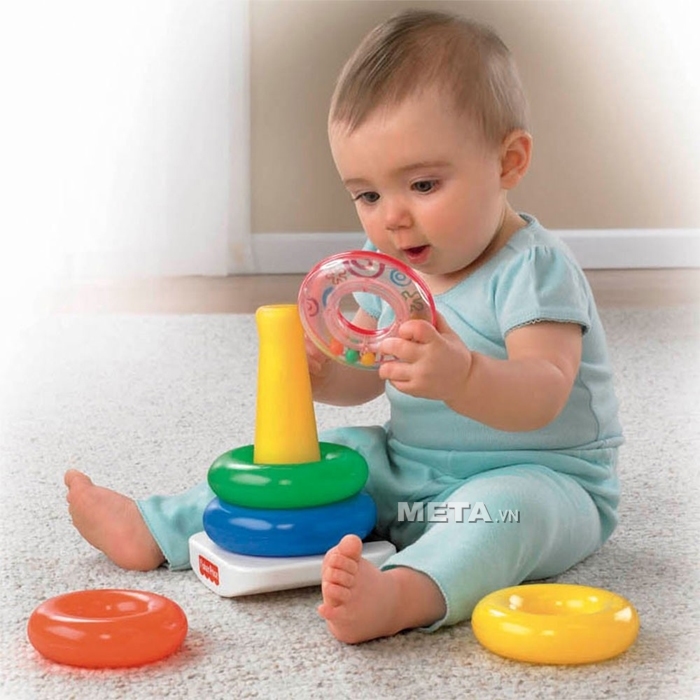 Tháp vòng vui nhộn Fisher Price gồm 5 vòng tròn màu sắc giống các viên kẹo với các kích thước từ to tới nhỏ.