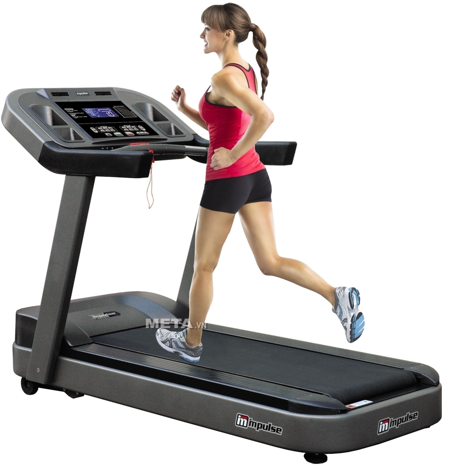 Máy chạy bộ điện có động cơ hỗ trợ khi chạy và màn hình hiển thị nhịp tim, tốc độ, lượng calo tiêu hao 