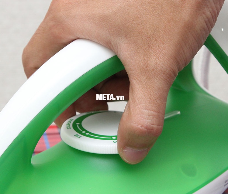 Chỉnh núm xoay về chế độ ủi khô 