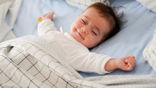 Máy sưởi dầu Tiross an toàn khi sử dụng cho trẻ nhỏ.