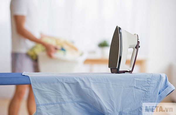 Là ủi giúp quần áo nhanh khô hơn