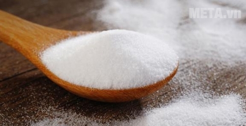 Hỗn hợp baking soda hòa với nước ấm là giải pháp làm sạch sâu và nhanh chóng.