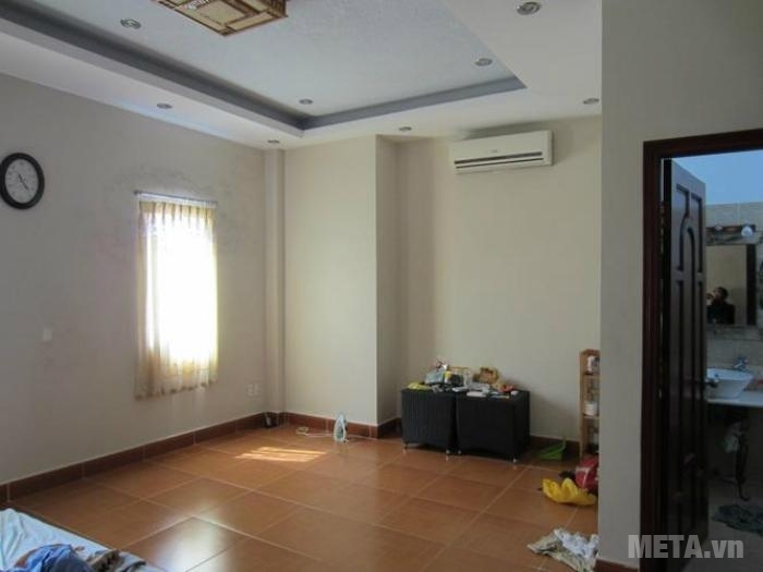 Đặt máy lạnh tránh xa nơi tiếp xúc nhiều ánh nắng.