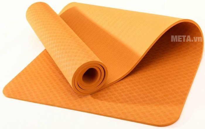 Thảm Yoga TPE 8 ly thiết kế dày dặn, mang lại cảm giác êm ái khi tập luyện