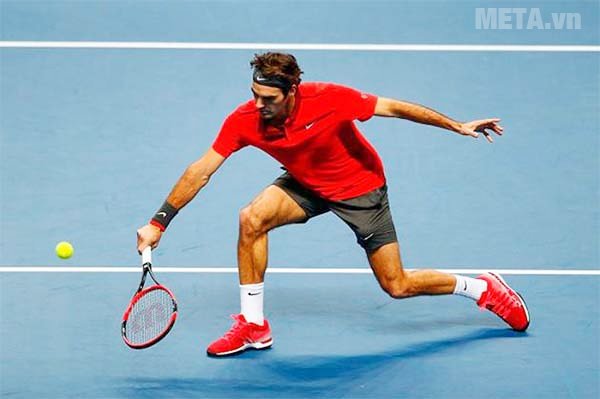 Một chiếc giày tennis phù hợp sẽ giúp bạn chơi tốt hơn