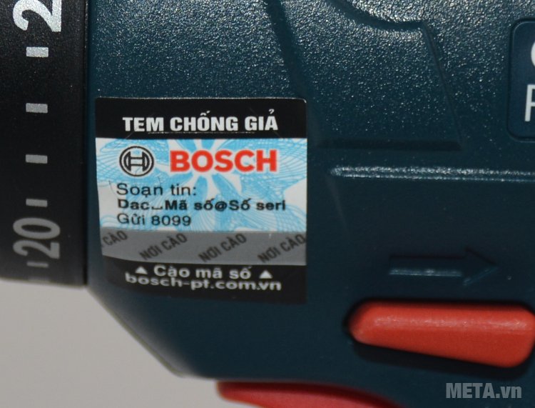 Máy khoan pin Bosch GSR 1440 Li với tem chống hàng giả được in trực tiếp trên sản phẩm.