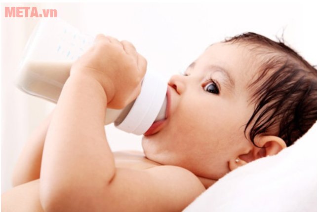 Vệ sinh máy hâm sữa đảm bảo an toàn cho bé 