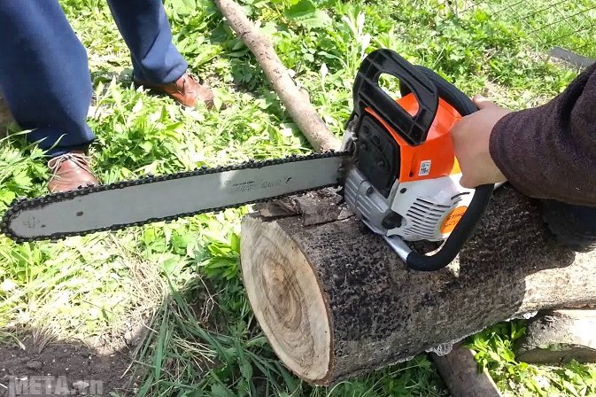 Máy cưa xích Oshima 5900 chạy xăng cho khả năng làm việc ở mọi khoảng cách 