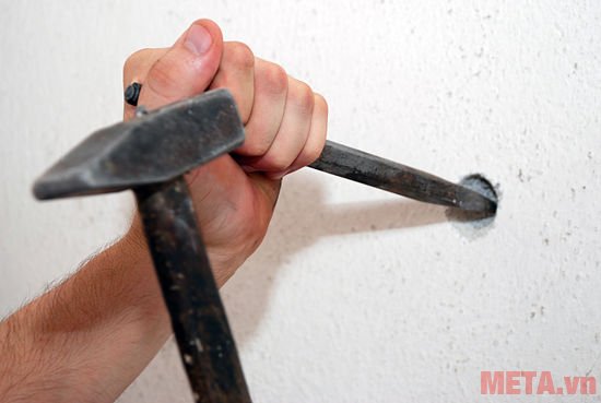 Có thể dùng búa tạo lỗ khoan 