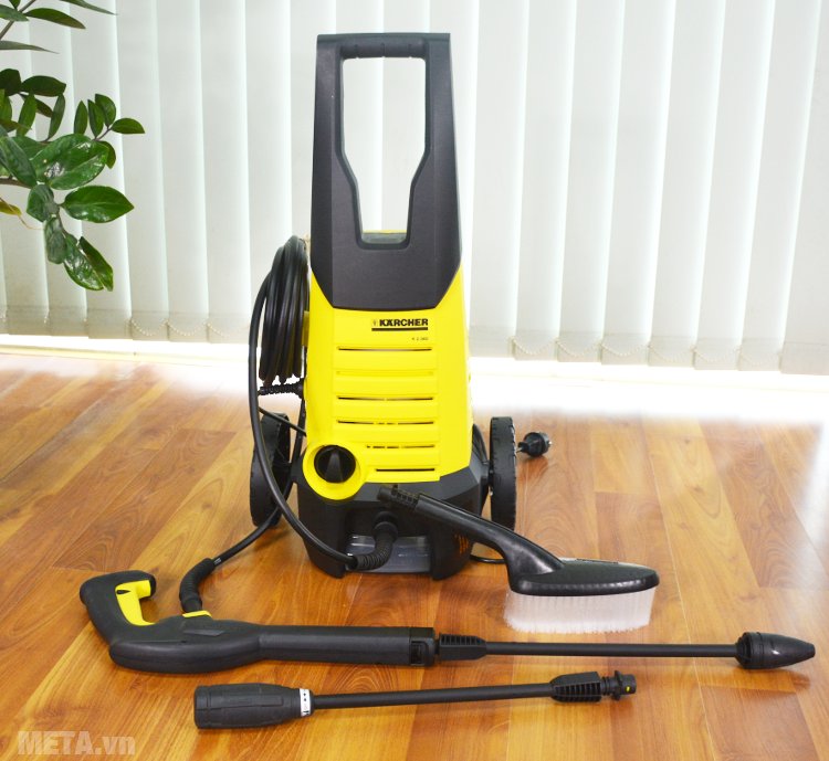 Máy rửa xe cao áp có áp lực nước khá lớn