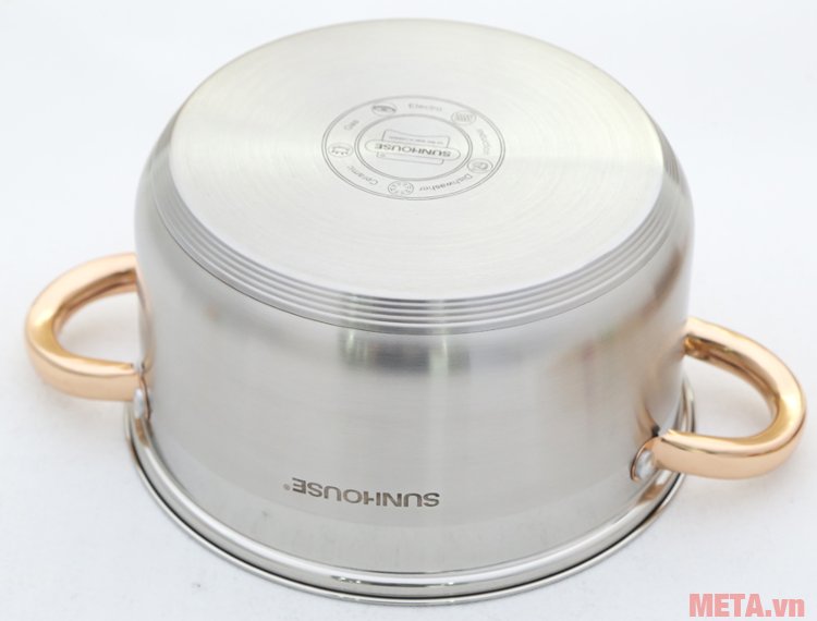 Đáy nồi 5 lớp dày dặn, dẫn nhiệt tốt và giữ nhiệt lâu 