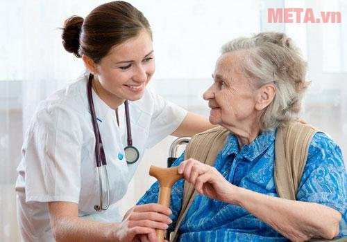 Bệnh nhân bị huyết áp cao nên kiểm tra huyết áp mỗi ngày để giảm nguy cơ biến chứng của bệnh  