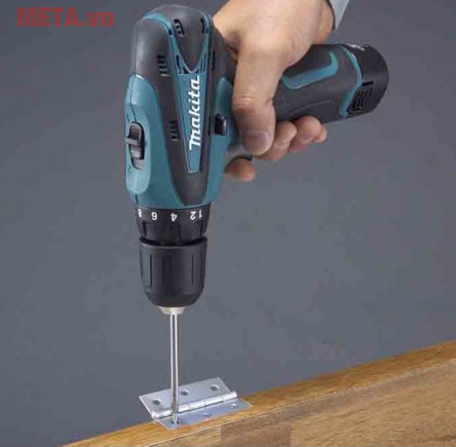 Máy khoan và máy bắt vít có nhiều chức năng giống nhau