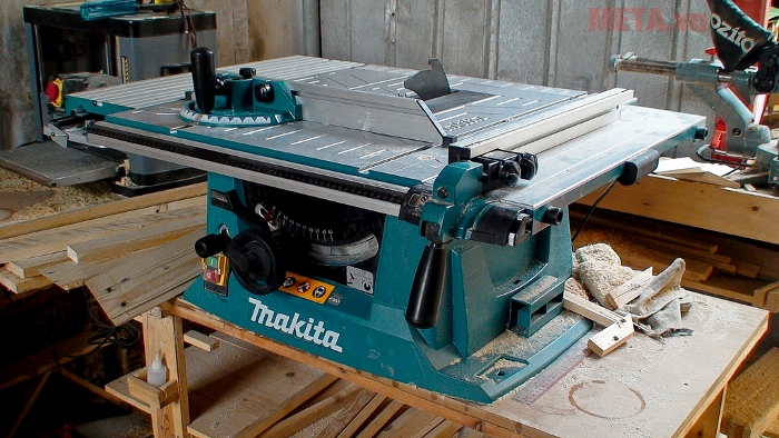 Máy cắt bàn Makita MLT100 
