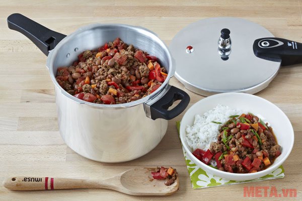 Nồi áp suất sẽ giúp chị em nấu được nhiều món ăn ngon mà không mất thời gian