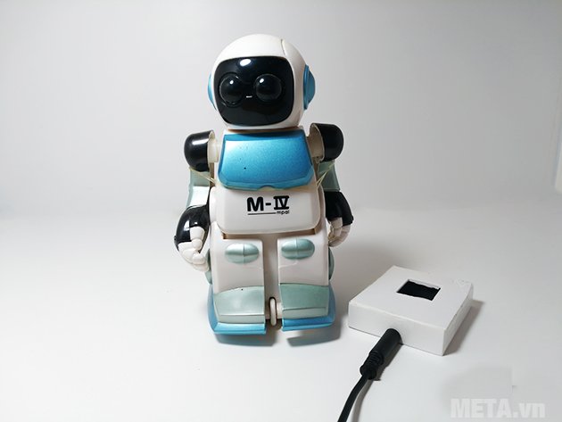 Cắm đây vào cổng Input của loa bạn vừa chế xong, 1 đầu cắm vào điện thoại