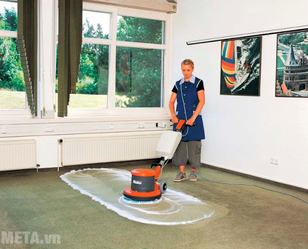 Máy chà sàn phù hợp với những bề mặt rộng