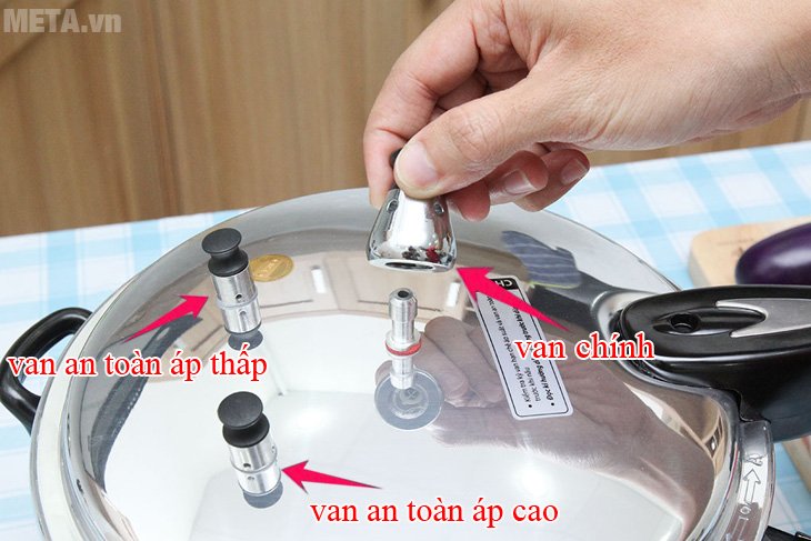 Dòng nồi áp suất có 1 van chính và 2 van phụ 