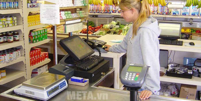 Két đựng tiền giúp nhân viên thu ngân sắp xếp tiền hợp lý hơn 