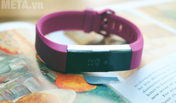 vòng tay theo dõi sức khỏe Fitbit Alta HR
