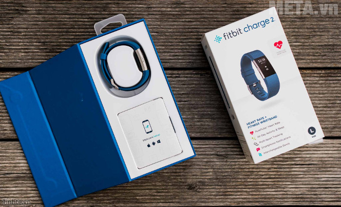 Vỏ hộp của vòng đeo tay sức khỏe Fitbit Charge 2