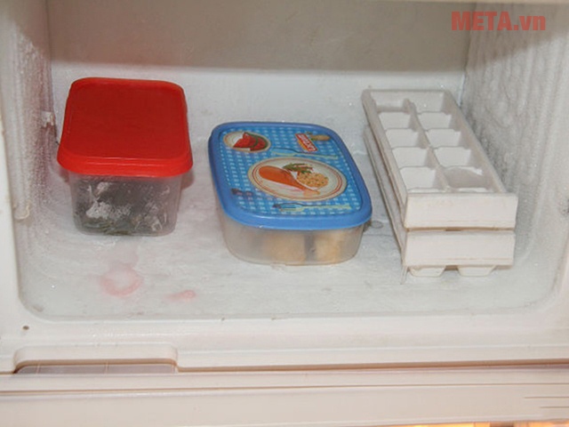 Thực phẩm được lấy ra cất vào nơi thoáng mát 