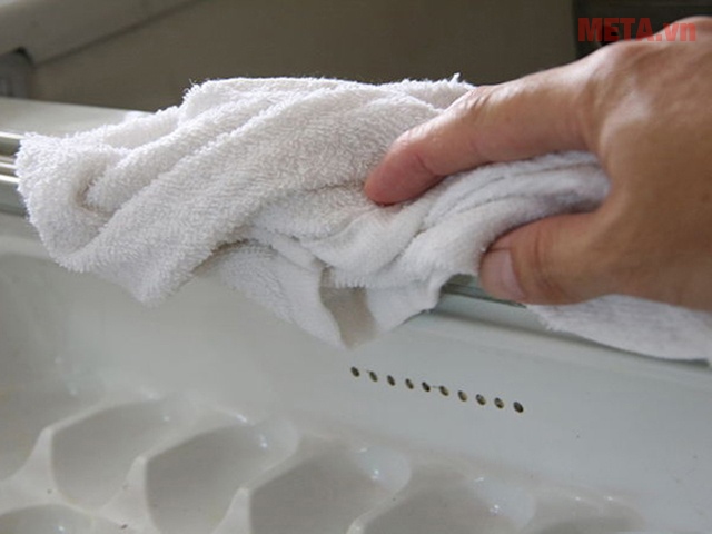 Bạn có thể cho vào ít dầu thực vật để hạn chế đóng tuyết cho những lần sau 