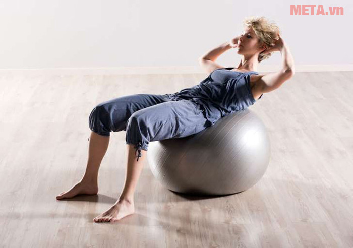 Bóng tập là dụng cụ bạn dễ dàng luyện tập sự uyển chuyển ngay tại nhà