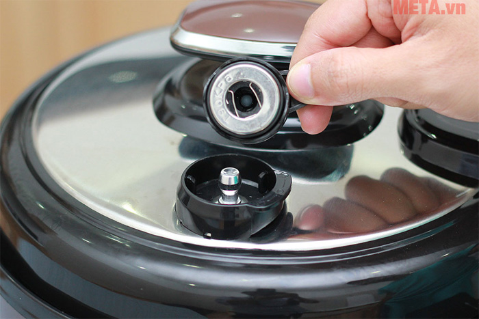 Nồi áp suất SHD1552 đặc biệt an toàn bởi tính năng tự xả áp