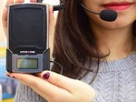 So sánh máy trợ giảng không dây tần số UHF và FM 