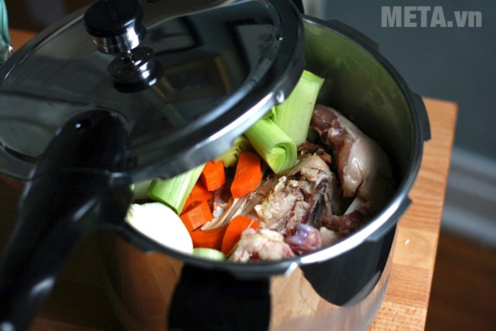Hầm thịt trong nồi áp suất ít nhất 20 phút