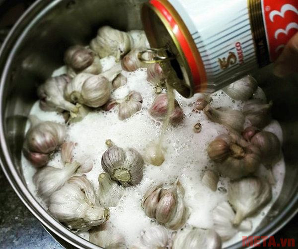 Ngâm bia với tỏi để lấy men vi sinh