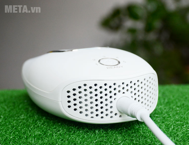 Cắm nguồn sặc vào thiết bị 