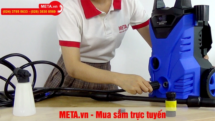 Lắp dây phun với máy