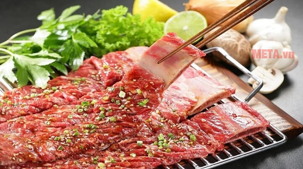 Cách ướp nguyên liệu cho vào lò Nên ướp thực phẩm trước khi sử dụng lò nướng
