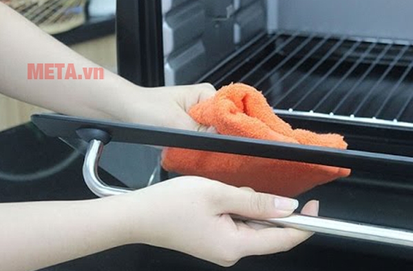 Cách vệ sinh lò nướng Vệ sinh lò nướng sau khi sử dụng