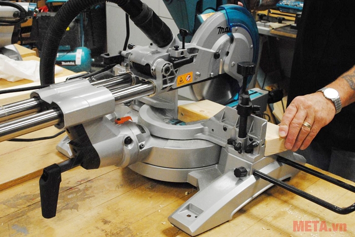 Máy cắt nhôm Makita LH1040 1.650W 260mm