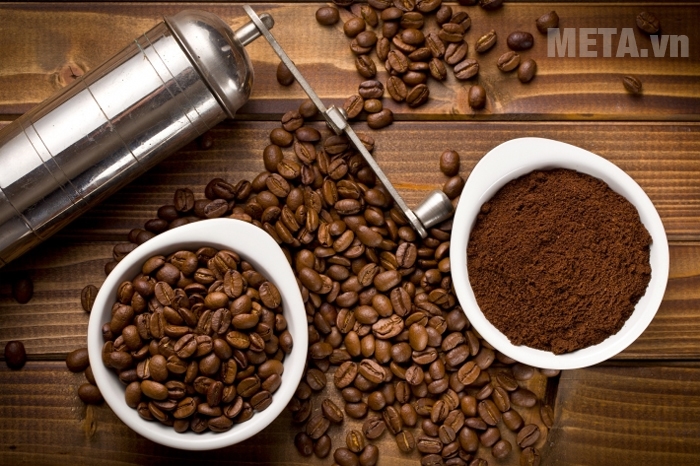 Dùng cà phê để rửa chảo khi mới mua về