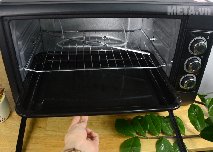 Lò nướng Tiross cũng được trang bị nhiều phụ kiện khác nhau