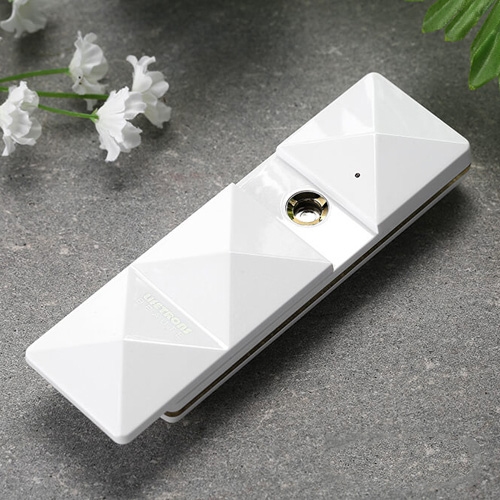 Hạn chế hiệu quả tình trạng khô da nhờ máy phun sương dưỡng ẩm da Nano Lifetron NS-100. 