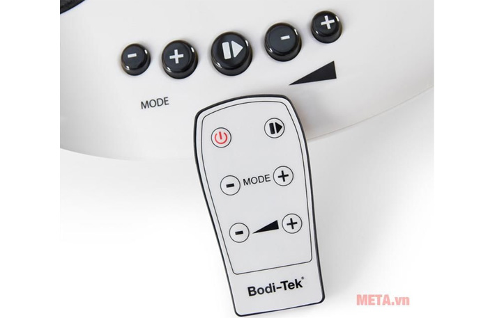 Máy massage chân Bodi-Tek CRBO3 được trang bị điều khiển từ xa