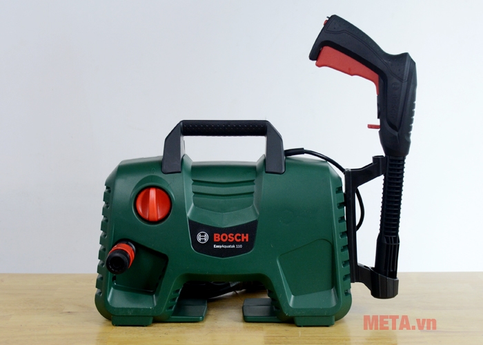 Máy rửa xe Bosch Easy Aquatak 110 có mô tơ chổi than nên giá thành cực rẻ 