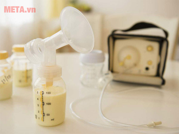 Kích sữa bằng máy hút sữa đúng cách