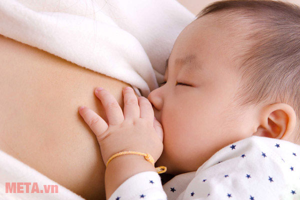 Kích sữa bắng máy hút sữa