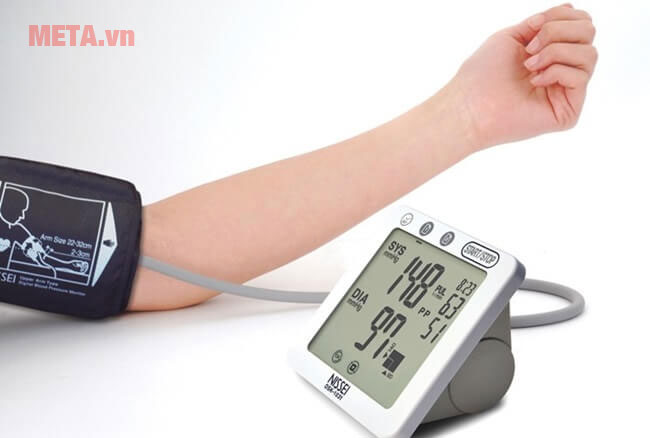 Đo huyết áp thường xuyên tại nhà để biết được tình trạng của bạn