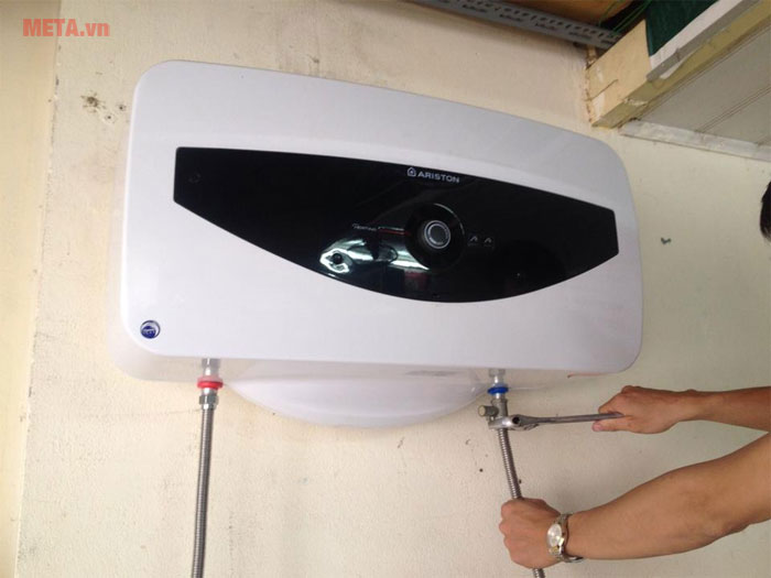 Lắp đặt lại bình sau khi vệ sinh